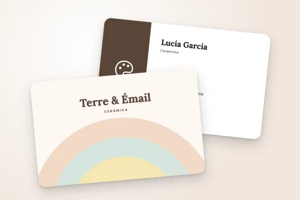 Modelo de tarjeta de visita «Terre & Émail» (artesanos y construcción, arcos pastel, tierra): anverso y reverso