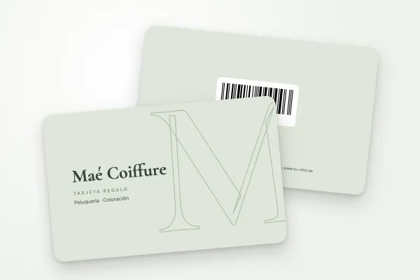 Modelo de tarjeta regalo «Maé Coiffure» (peluquerías, centros de estética y spas, monograma, verde salvia): anverso y reverso
