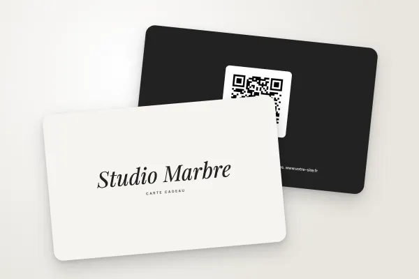 Modèle de carte cadeau « Studio Marbre » (boutiques et commerces, italique élégant, pierre) : recto et verso