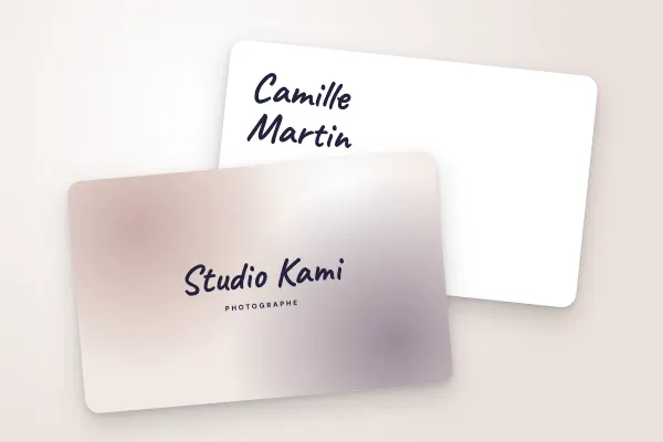 Modèle de carte de visite « Studio Kami » (conseil et créatifs, dégradé poudré, manuscrit) : recto et verso