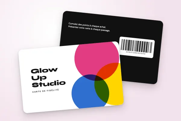 Modèle de carte de fidélité « Glow Up Studio » (beauté et coiffure, disques pop superposés) : recto et verso